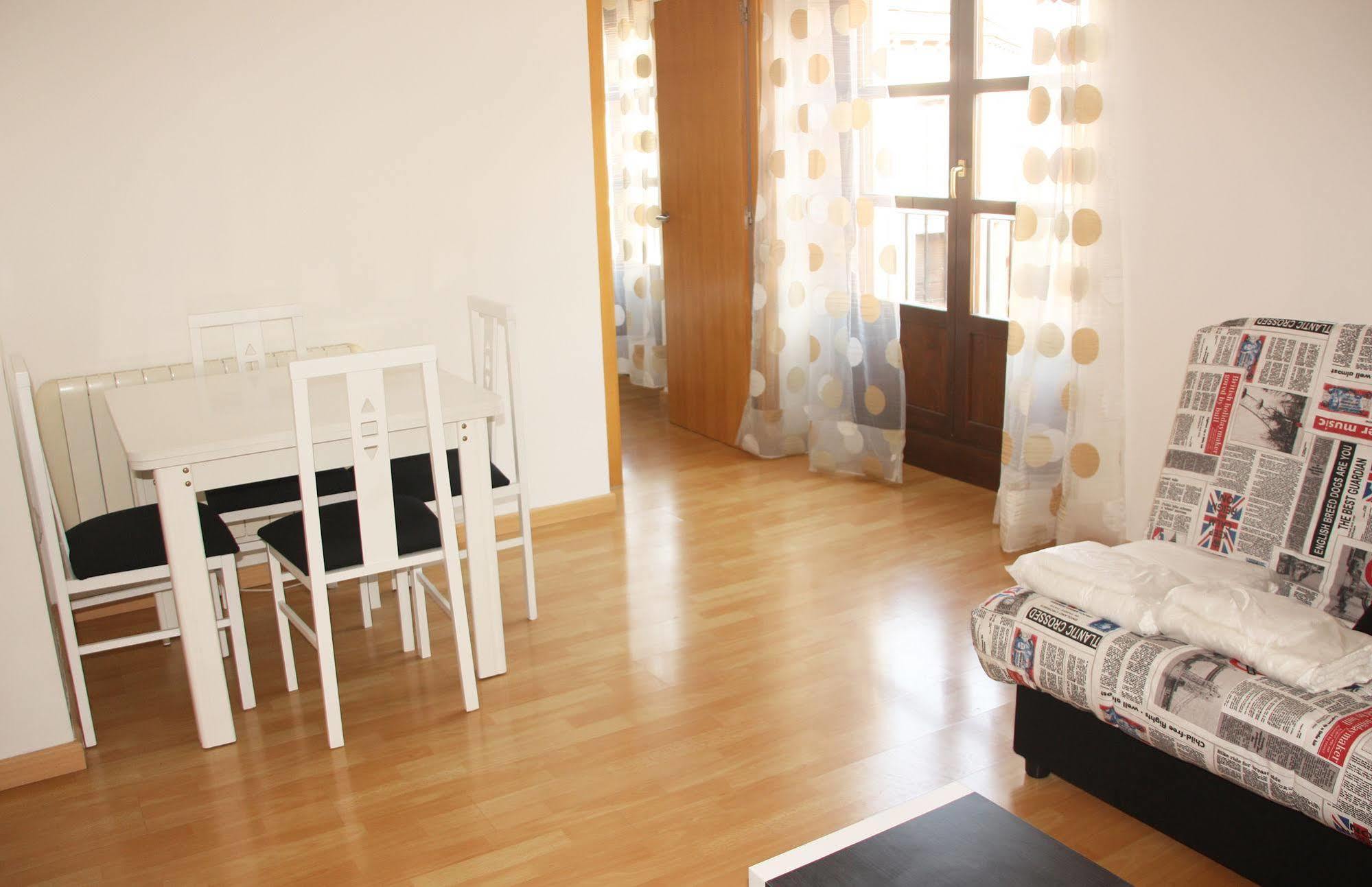 Dos Torres Pilar Suites- Balcones Con Vistas A La Ciudad Saragossa Zewnętrze zdjęcie